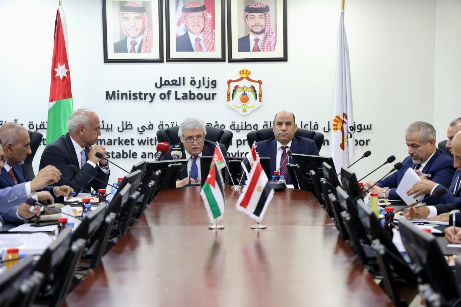 العمل