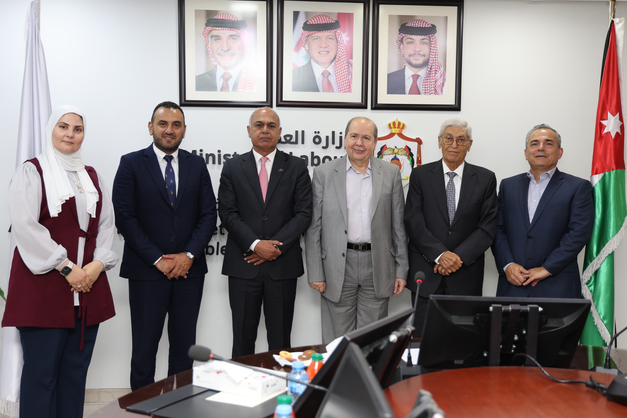 وزارة العمل ومستشفى العقبة الجامعي يوقعان مذكرة تفاهم لتشغيل 100 أردني من أبناء الجنوب